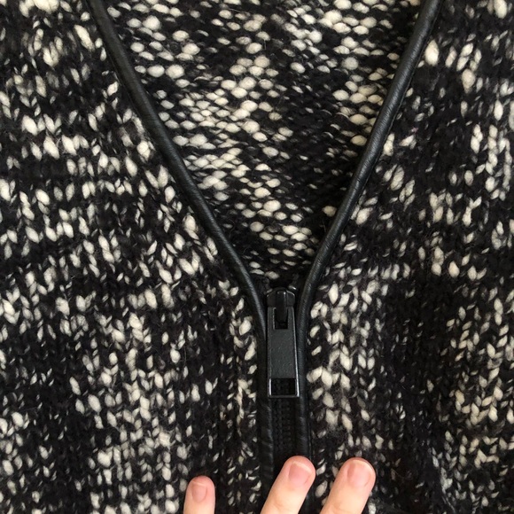 Club Monaco 100% wool black and white sweater - Picture 4 of 4